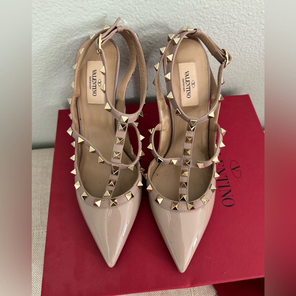Valentino t-strap rockstud pump